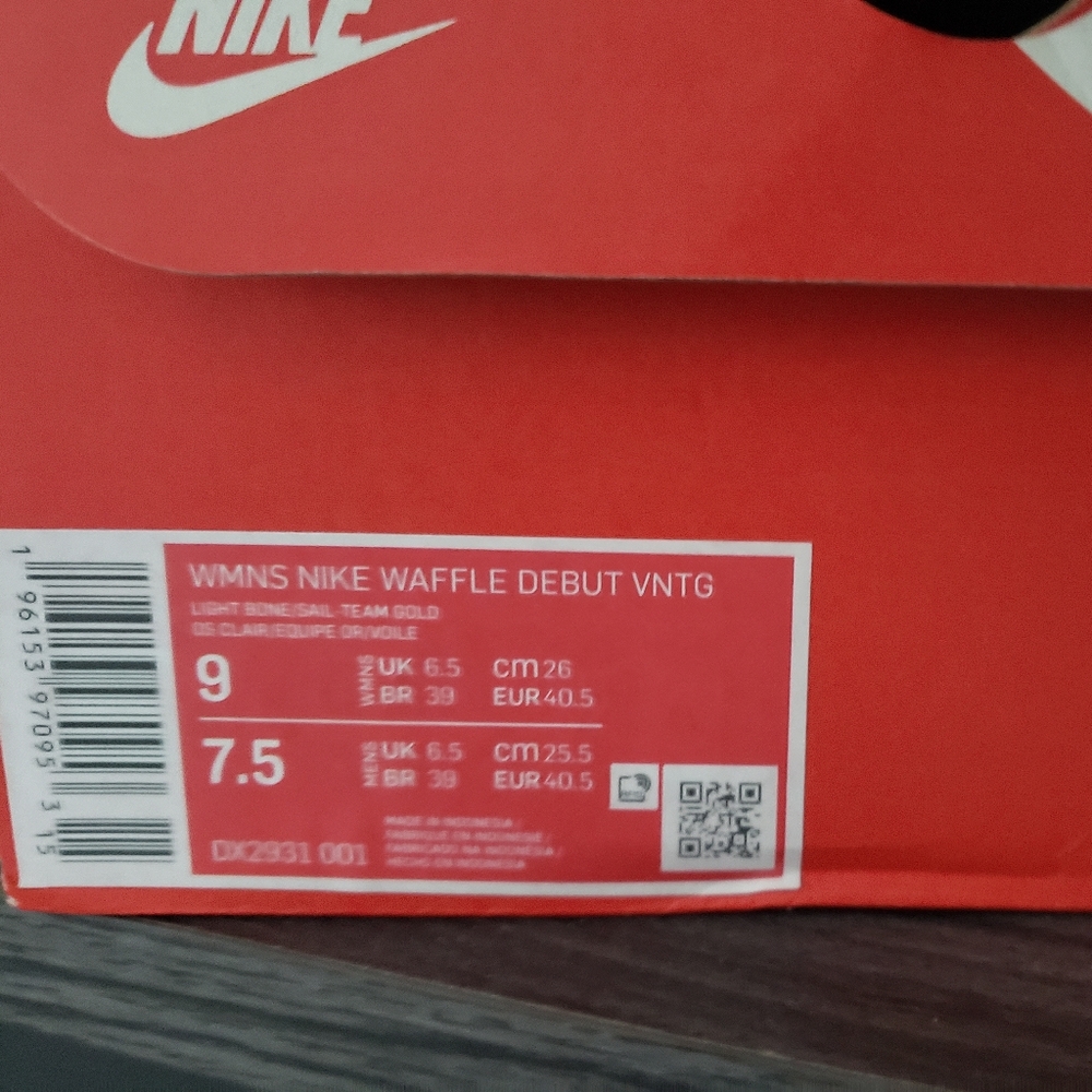 Nike Waffle Debut